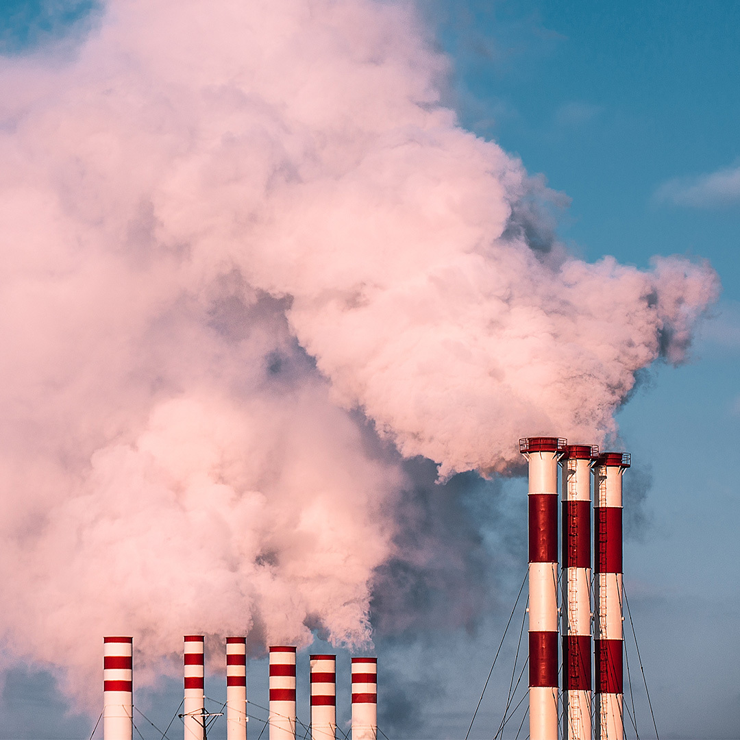 Fumée émisse par centrale électrique.