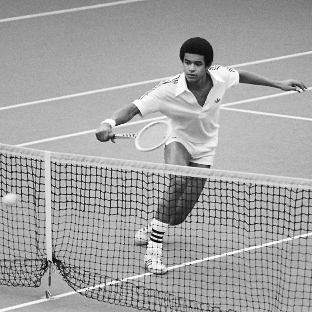Yannick Noah en 1979 dans un match de la Coupe Davis contre les Pays-Bas à Amsterdam.