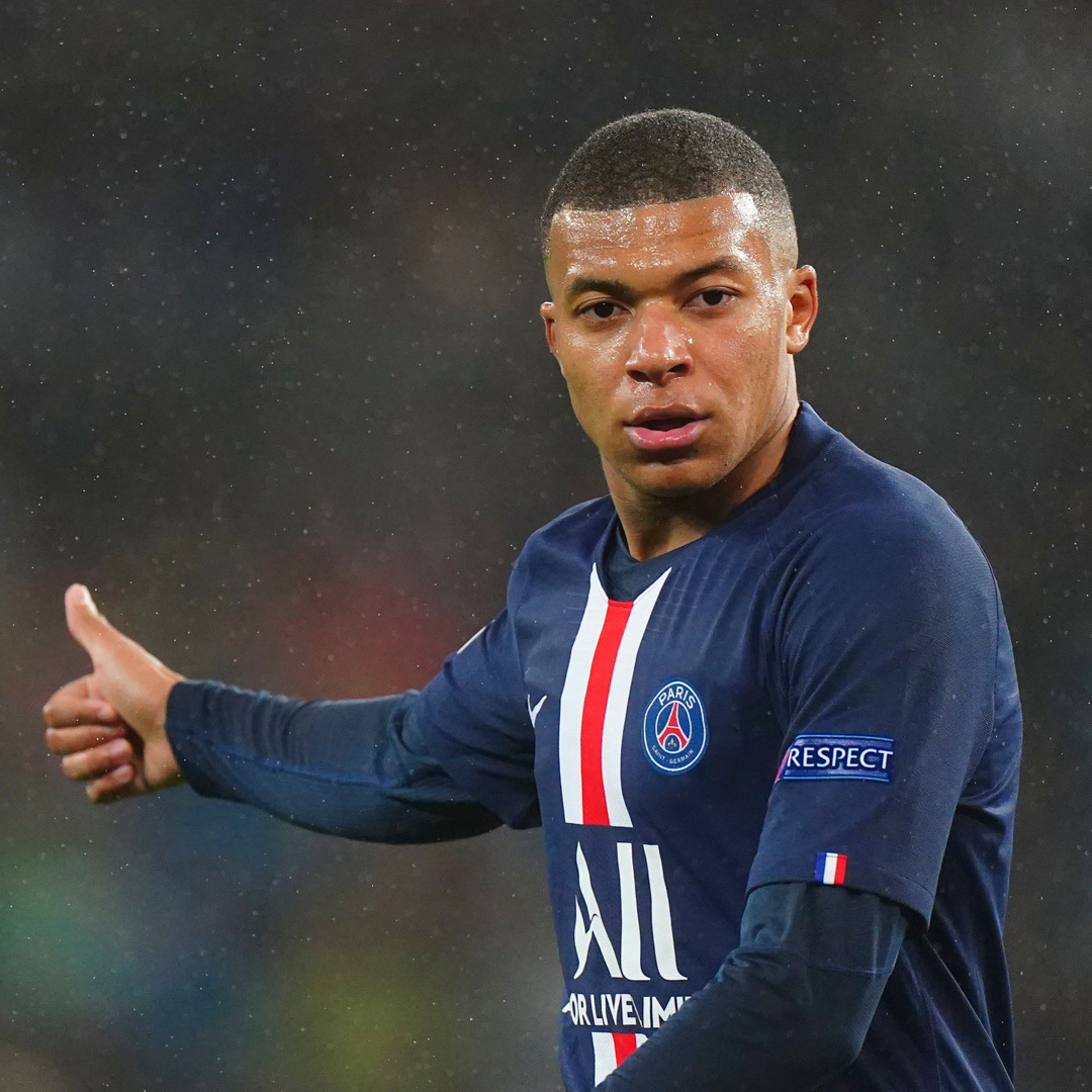 Kylian Mbappé dans l’uniforme du Paris Saint-Germain.