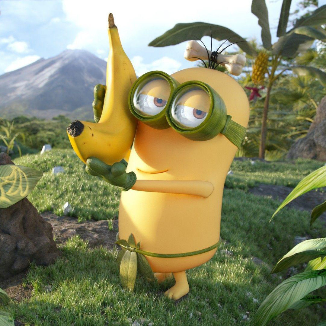 Un Minion dans la jungle avec une banane dans les mains.
