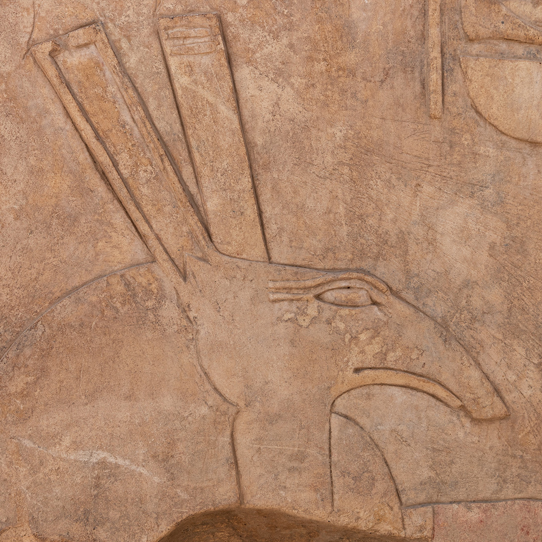 Reliefs muraux représentant le dieu Seth au complexe du temple de Karnak.