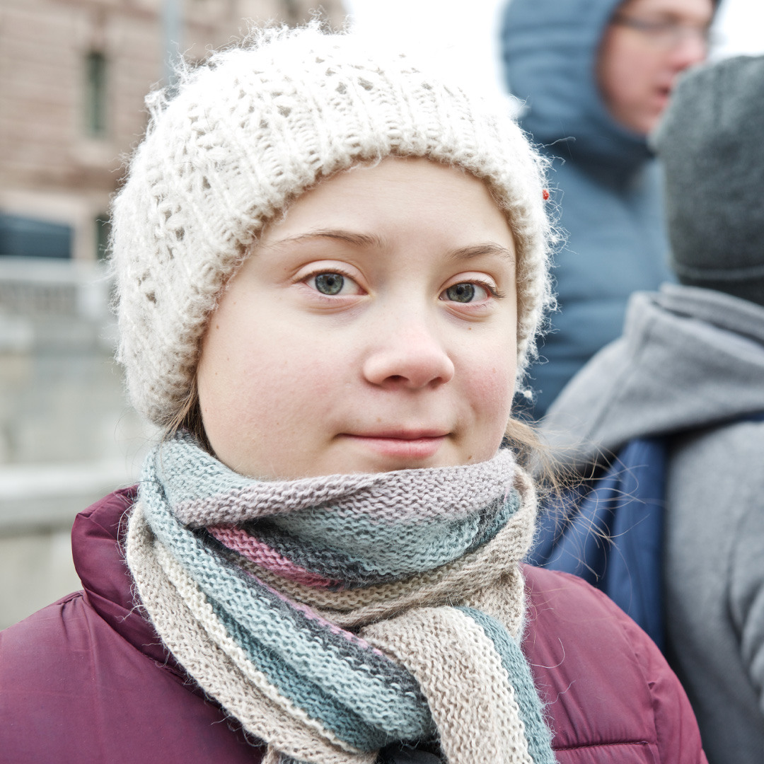 Greta Thunberg en plan rapproché lors d’une manifestation pour le climat en Suède en 2019.