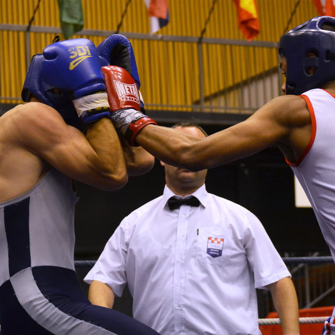 Boxeurs en action lors des qualifications du Championnat du monde de boxe française en 2013.