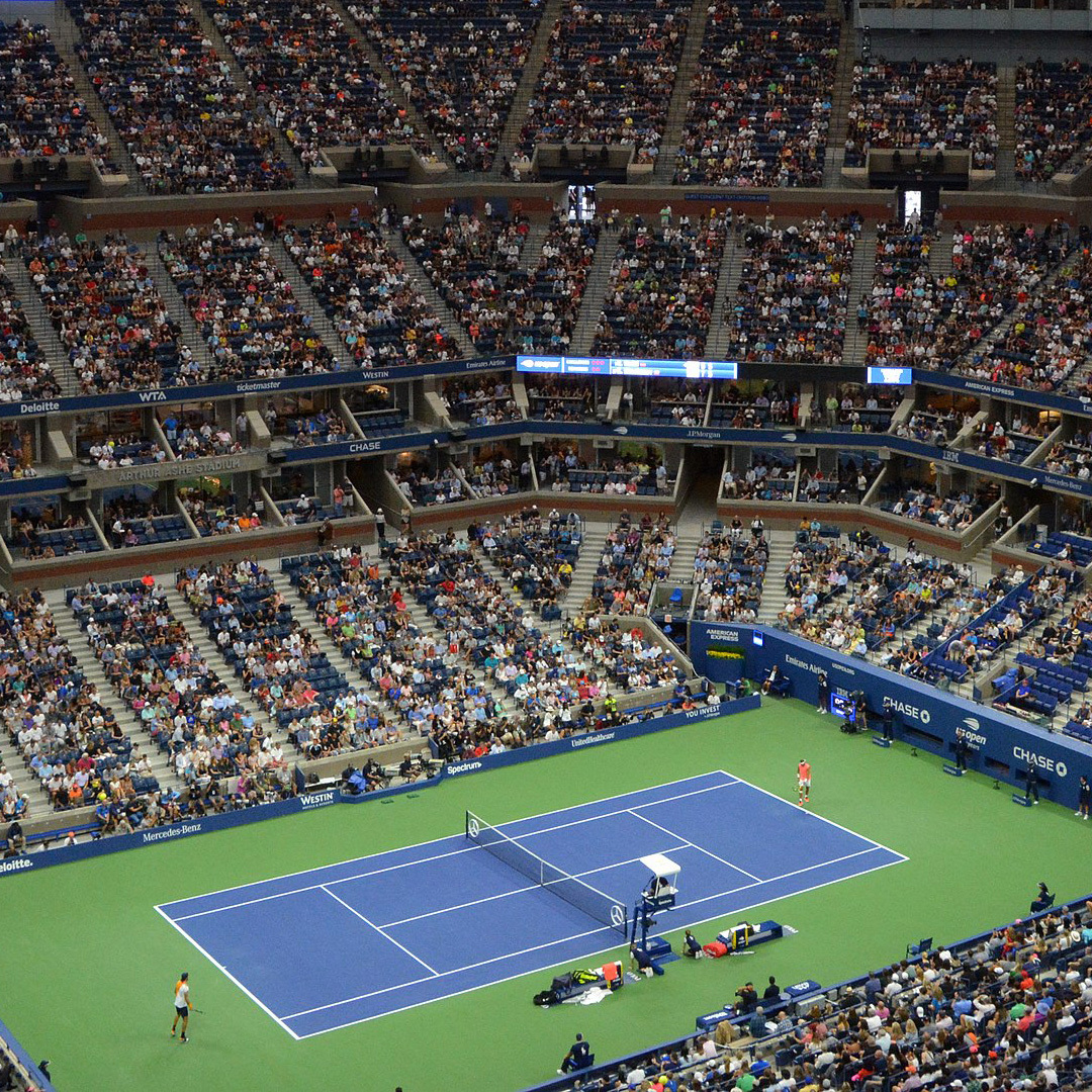 Le stade Arthur Ashe avec le toit fermé en 2018.