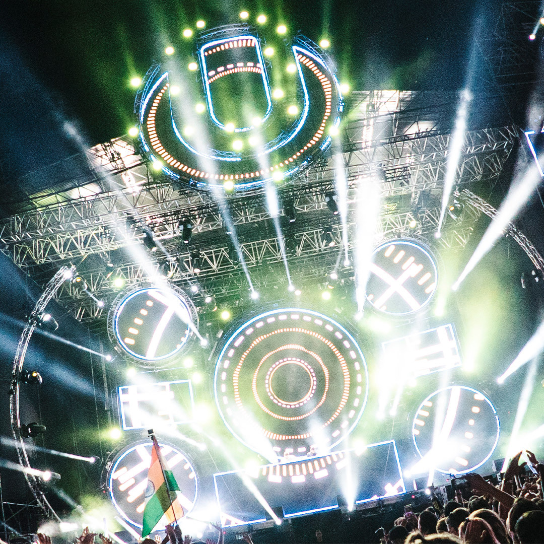 Une scène toute en lumières du festival Ultra Europe en Croatie.
