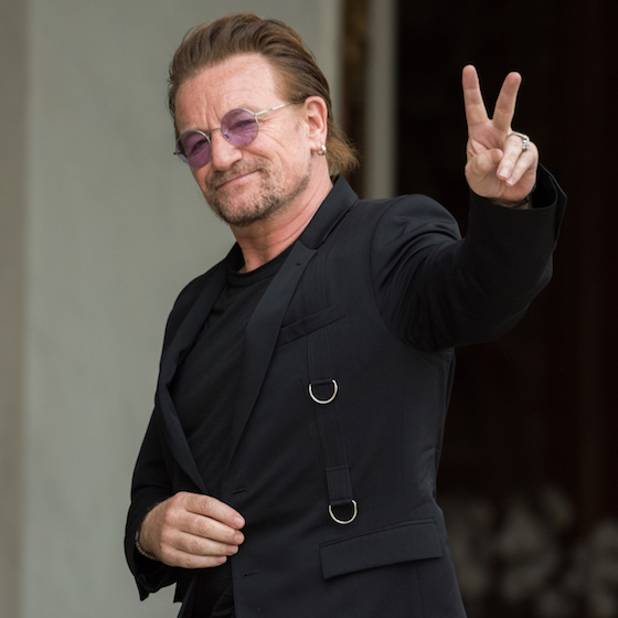Bono, de son vrai nom Paul Hewson, tient son nom d'artiste d'une boutique d'appareils auditifs de Dublin.