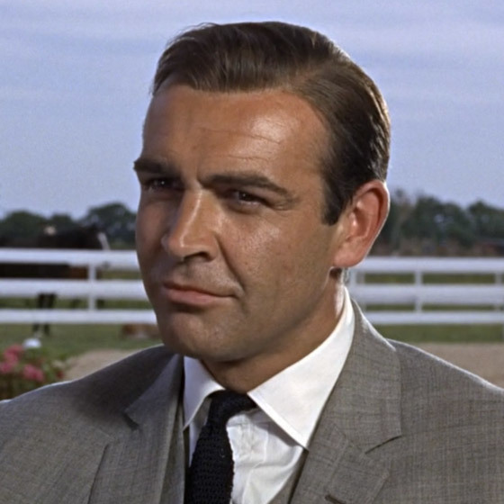 James Bond commande «Un martini. Au shaker, pas à la cuillère» dans le film Dr. No.
