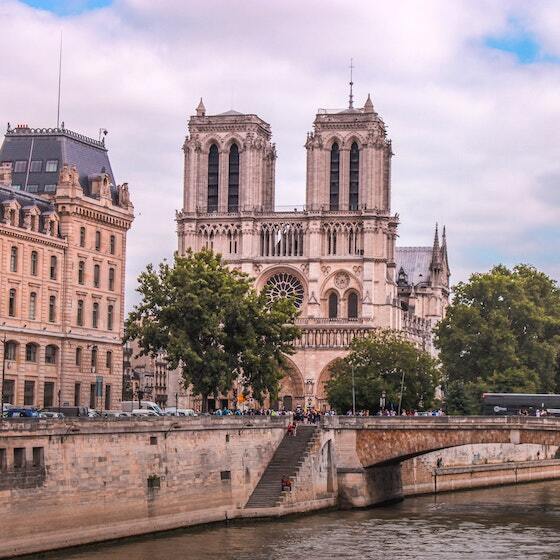 en_1163__le_pape_alexandre_iii_pose_la_premiere_pierre_de_notre-dame_de_paris__