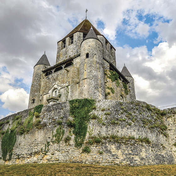 Habituellement, le Moyen Âge est divisé en deux grandes périodes : 1er Moyen Âge (Ve-XIe siècle) et 2nd Moyen Âge (XIIe-XVIe siècle).