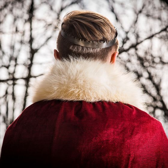 Dans la tragédie classique, les personnages doivent souvent choisir entre leurs propres désirs et leurs obligations sociales.