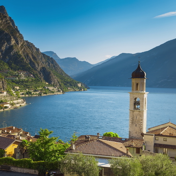 L’Italie compte environ 500 lacs.