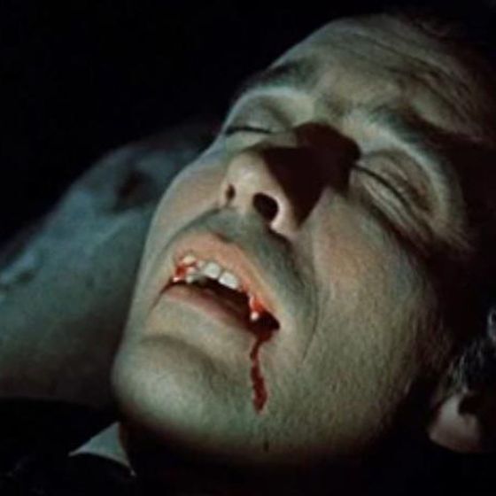 Dans le film Le cauchemar de Dracula (1958), Dracula ne craint pas les croix.