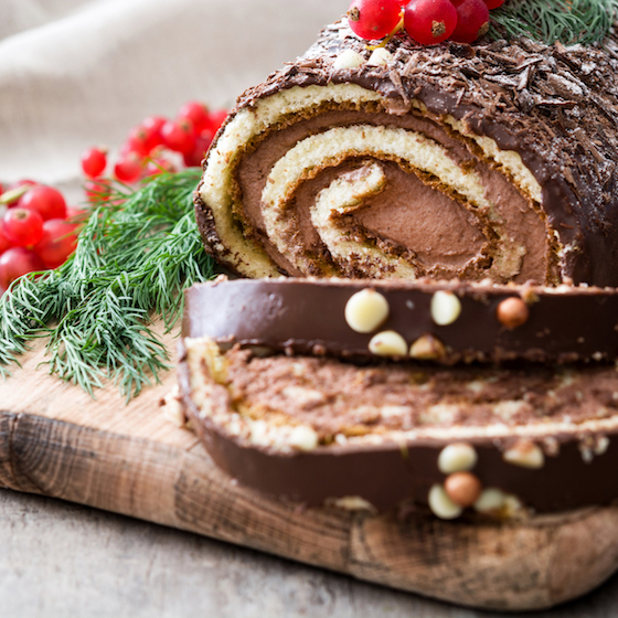 À l’origine, la bûche de Noël était un plat constitué de gibier et de vin populaire en Alsace.