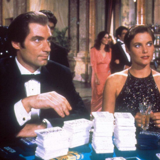 C’est la chanteuse Tina Turner qui interprète la chanson Licence to Kill, pour la trame sonore du film de James Bond.