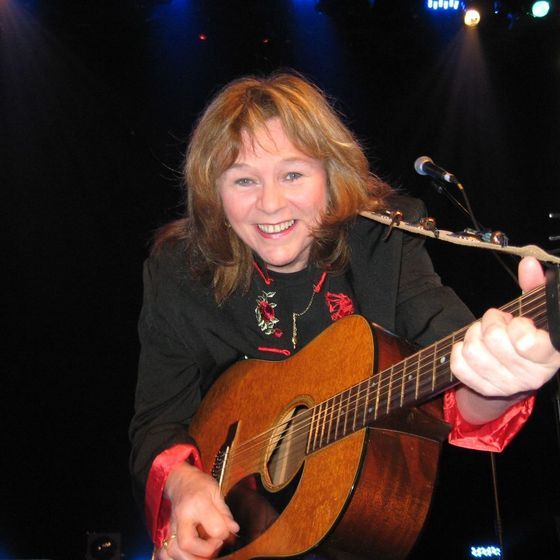 La chanteuse acadienne Édith Butler a déjà chanté avec Johnny Cash. 