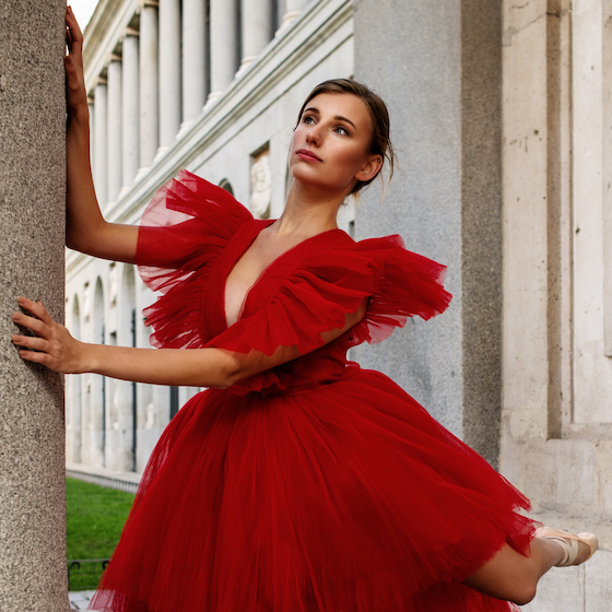 Avant de lancer sa propre collection, Giambattista Valli travaillait pour le maître de la haute couture Cristóbal Balenciaga.
