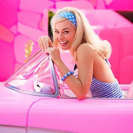 Le film Barbie de Greta Gerwig sorti en 2023 est le premier mettant en vedette la poupée.