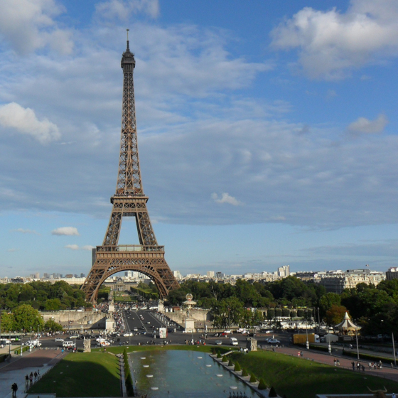 Haute de 334 mètres, la tour Eiffel a été inaugurée le 31 mars 1889.
