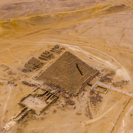 La pyramide de Mykérinos (Égypte) mesure seulement 65 m de haut.