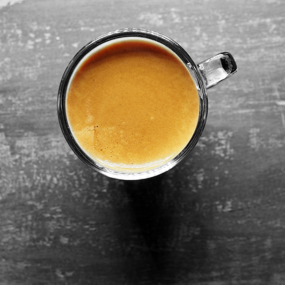 La crema est composée de lait et de crème fouettée.