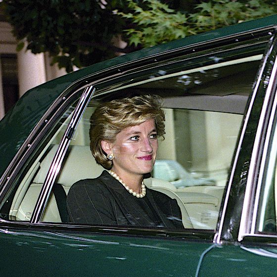 La princesse Diana était souvent surnommée la Princesse timide, car elle préférait rester à l’écart, sauf durant les événements royaux.