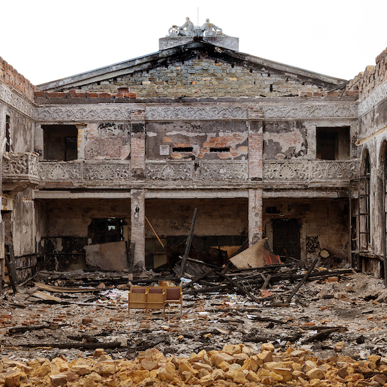 En Chine, l’incendie de Karamay qui a détruit un cinéma en 1994 a tué 10 enfants et aurait été causé par des câbles défectueux.