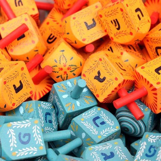 spinning-top-dreidel-form-the-hebrew-word-light