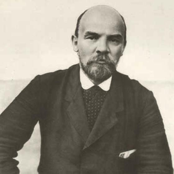 Avant de revenir à Petrograd en avril 1917, Lénine était en exil en Sibérie.