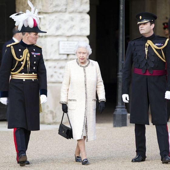 her-purse-to-send-signals-to-her-staff-members-during-public-events
