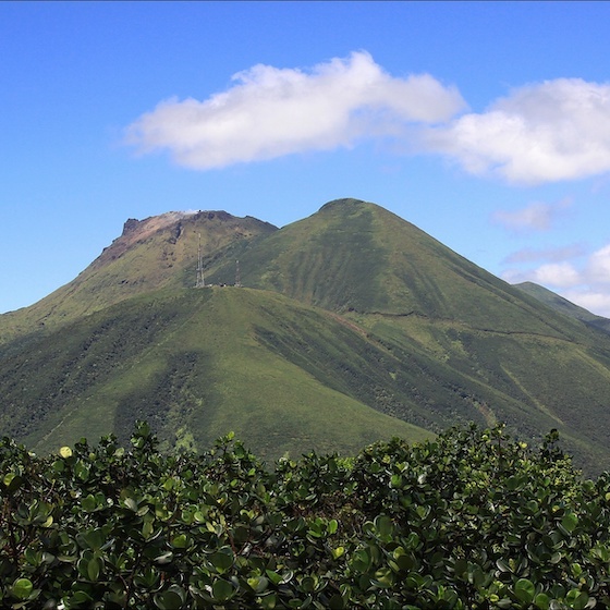 Vues du ciel, les deux principales îles de l’archipel de la Guadeloupe ont la forme d’un papillon.