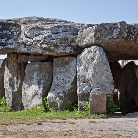 On trouve en Bretagne une des plus vieilles et grandes collections de pierre mégalithiques.