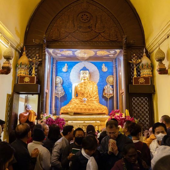 Bouddha est le dieu que vénèrent les bouddhistes.