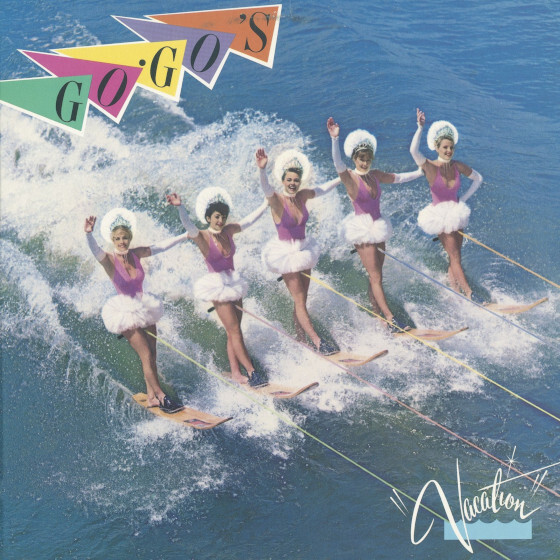 La chanson Cruel Summer a été enregistrée par le groupe féminin The Go-Go’s.