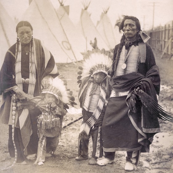 Les Sioux sont composés de trois grands groupes : les Lakota, les Dakota et les Nakota.