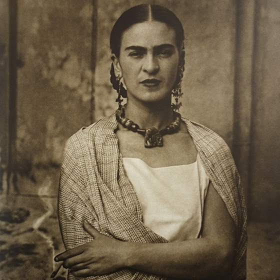En 1930, Frida Kahlo donne naissance à un premier enfant. 
