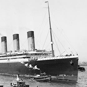 L’Olympic, le navire-jumeau du Titanic, a coulé peu de temps après le Titanic.