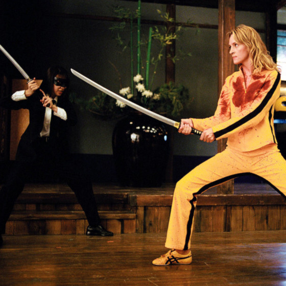 La combinaison jaune que porte la Mariée, incarnée par Uma Thurman, dans Kill Bill: Volume 1 est un hommage à Bruce Lee.