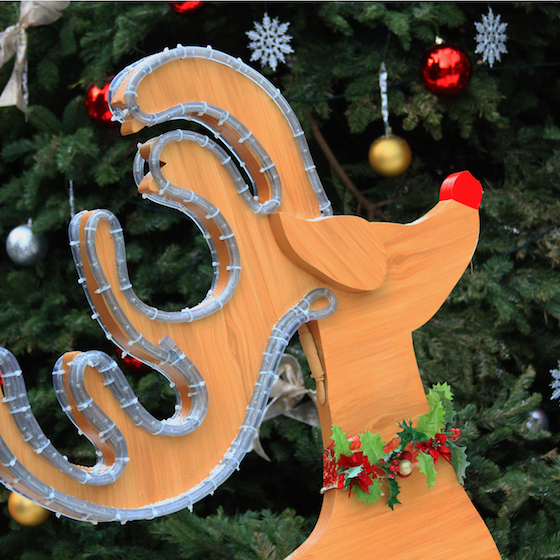 La chanson Rudolph the Red-Nosed Reindeer (Le petit renne au nez rouge) a été écrite en 1950 par Frank Sinatra.