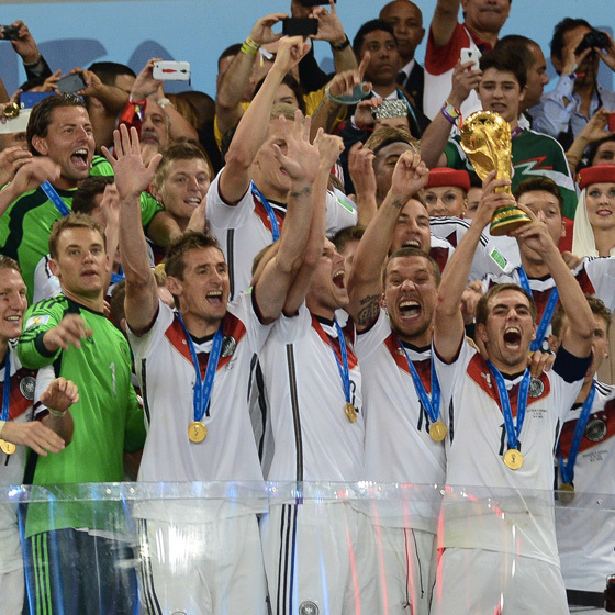 C’est l’Allemagne qui a remporté le plus de titres de la Coupe du Monde de la FIFA.