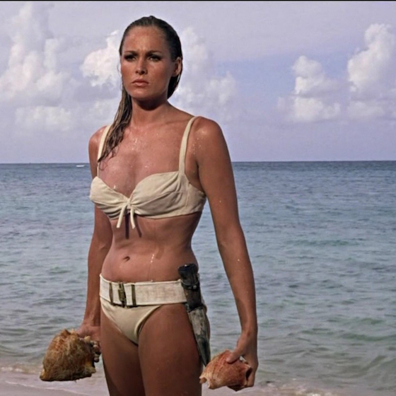 Ursula Andress a été la première James Bond girl.