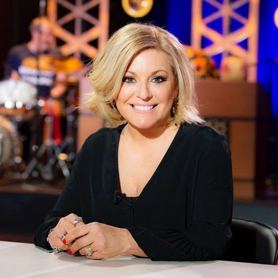 Guylaine Tanguay a fait ses premiers pas en musique à l’âge de 10 ans, alors qu’elle accompagnait son père sur scène. 