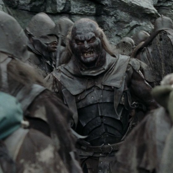 Grishnákh est le chef de l’expédition d’Uruk-hai chargé de mettre la main sur les Hobbits dans Les deux tours.
