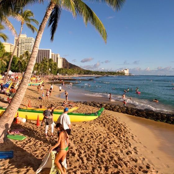 -honolulu-hawaii-is-one-long-beach-that-stretches-about-3-2-kilometres-two-miles