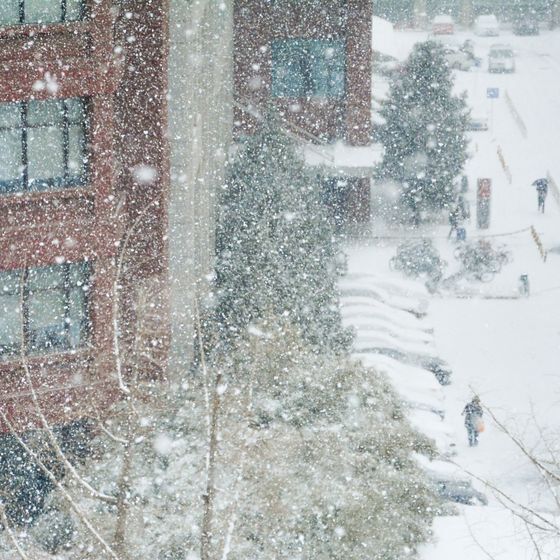 Snowflakes in the shape of hollow columns form at a temperature of about -1°C.