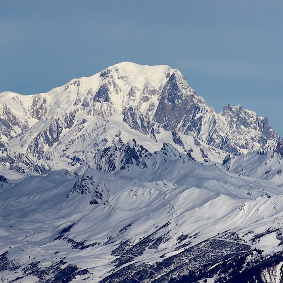 Le point le plus élevé de la Suisse est situé sur le Mont-Blanc.
