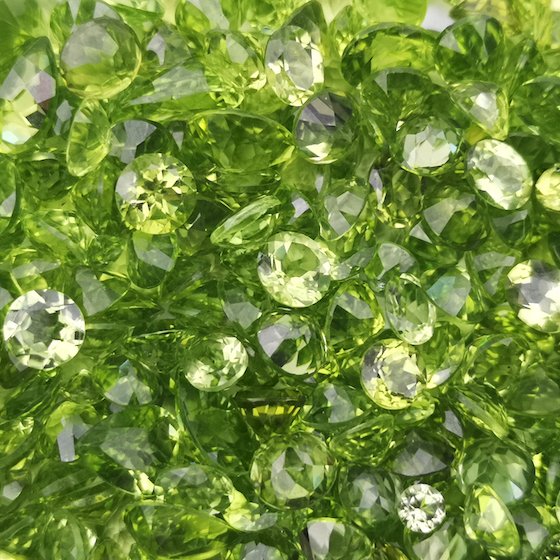 Peridot only comes in 1 colour: light green. 
