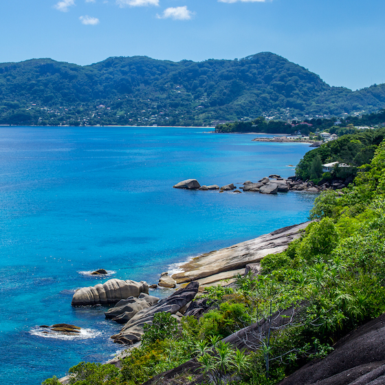 En raison de leur proximité avec l’équateur, les îles sont particulièrement chaudes; chaque jour, le mercure y atteint presque 40 °C. 