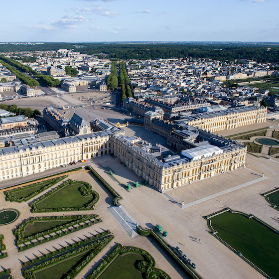 Avant d’être la résidence officielle de Louis XIV, le site du château de Versailles était un pavillon de chasse. 