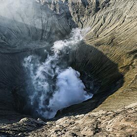 Il y a environ 150 volcans actifs en Indonésie.