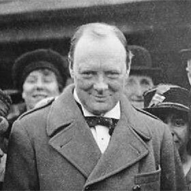 En 1914, Winston Churchill était journaliste de guerre.